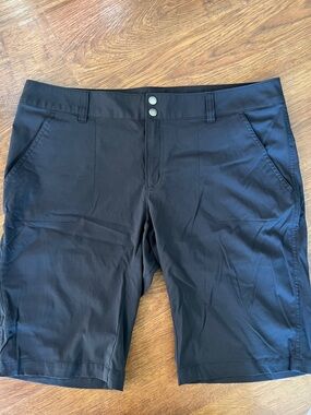 Columbia Omni-Shield Black Hiking Shorts Women’s Size 16 Stretch Performance